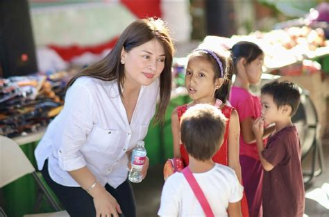 Princess Revilla spreads holiday cheer in Bacoor .